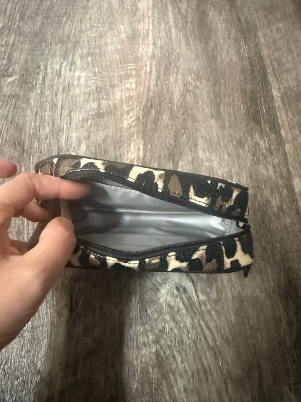 Kate Spade New York Leopard Print Pouch Zip